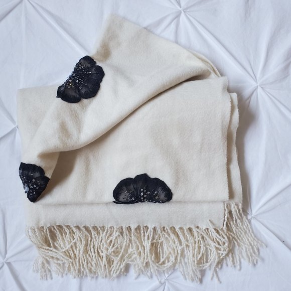 Bindya New York Cream Cashmere Wrap - Picture 10 of 13